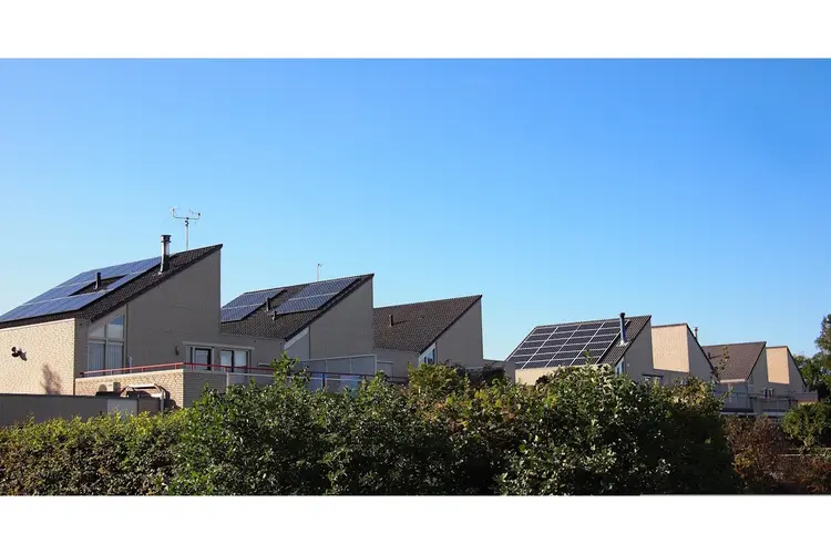 Zonnepanelen op je dak? In Drenthe gaat je rekening met 330 euro omhoog